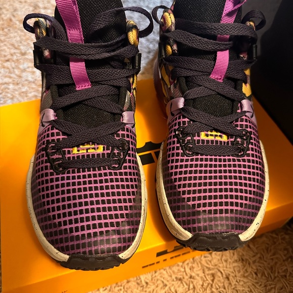 Lebron Witness VII SE (GS) - Picture 3 of 6